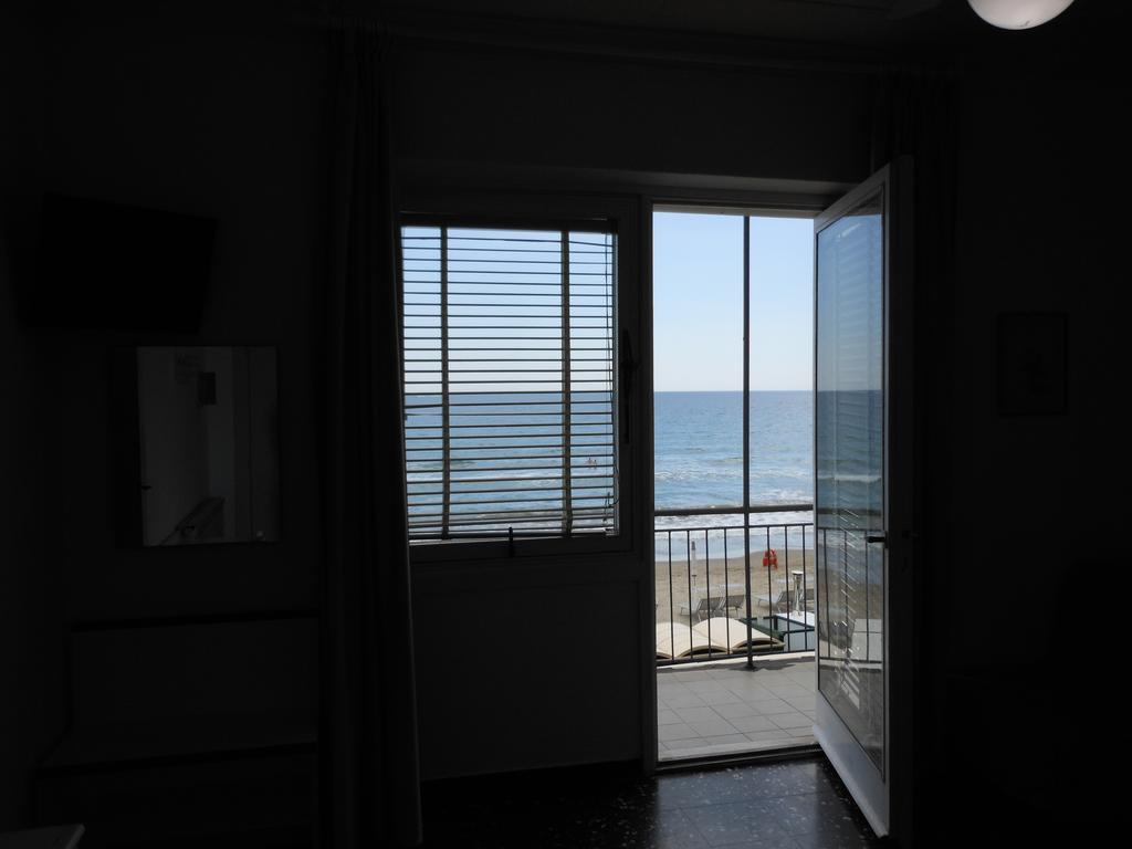 Albergo Fanny Alassio Bagian luar foto