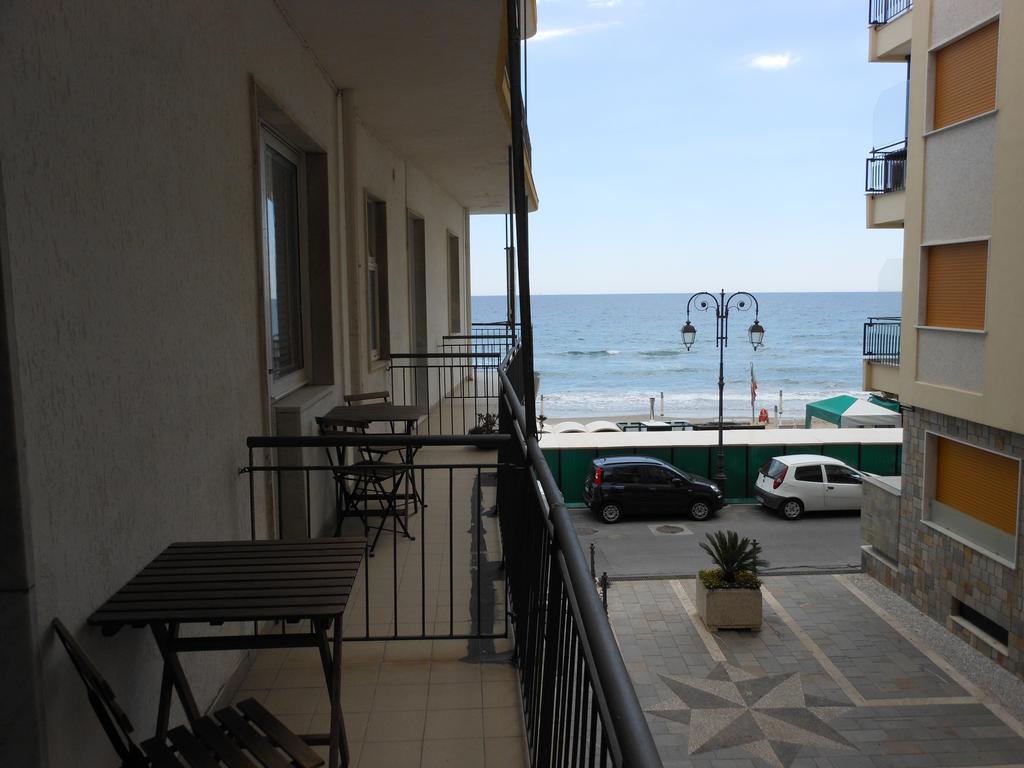 Albergo Fanny Alassio Bagian luar foto
