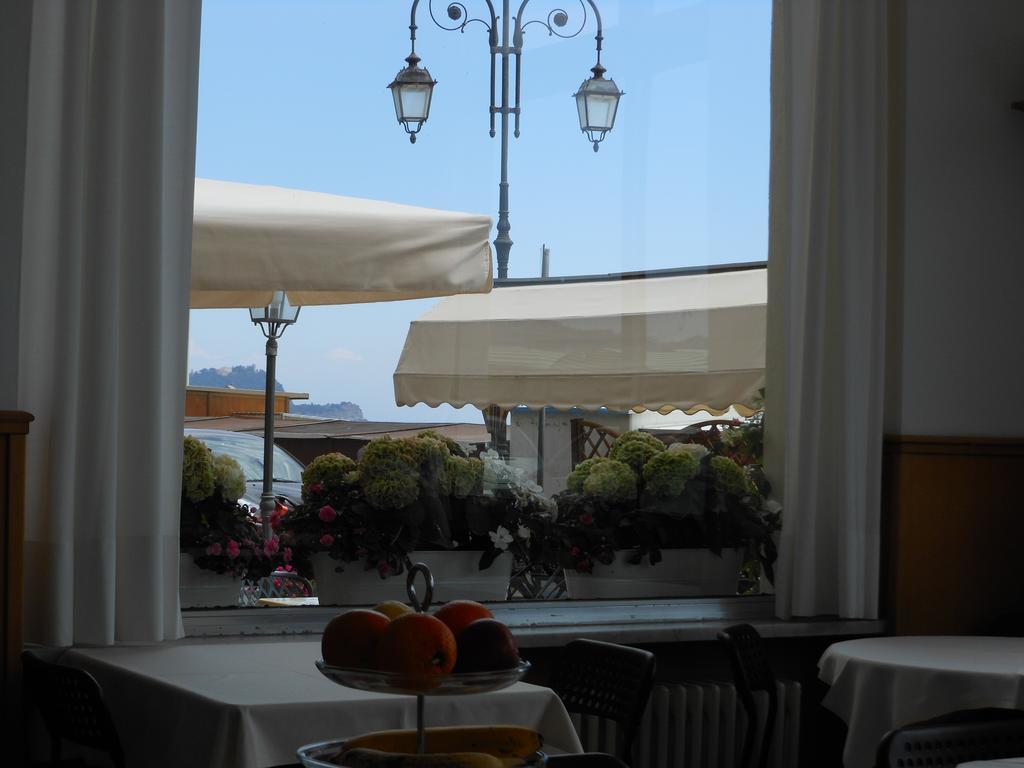 Albergo Fanny Alassio Bagian luar foto